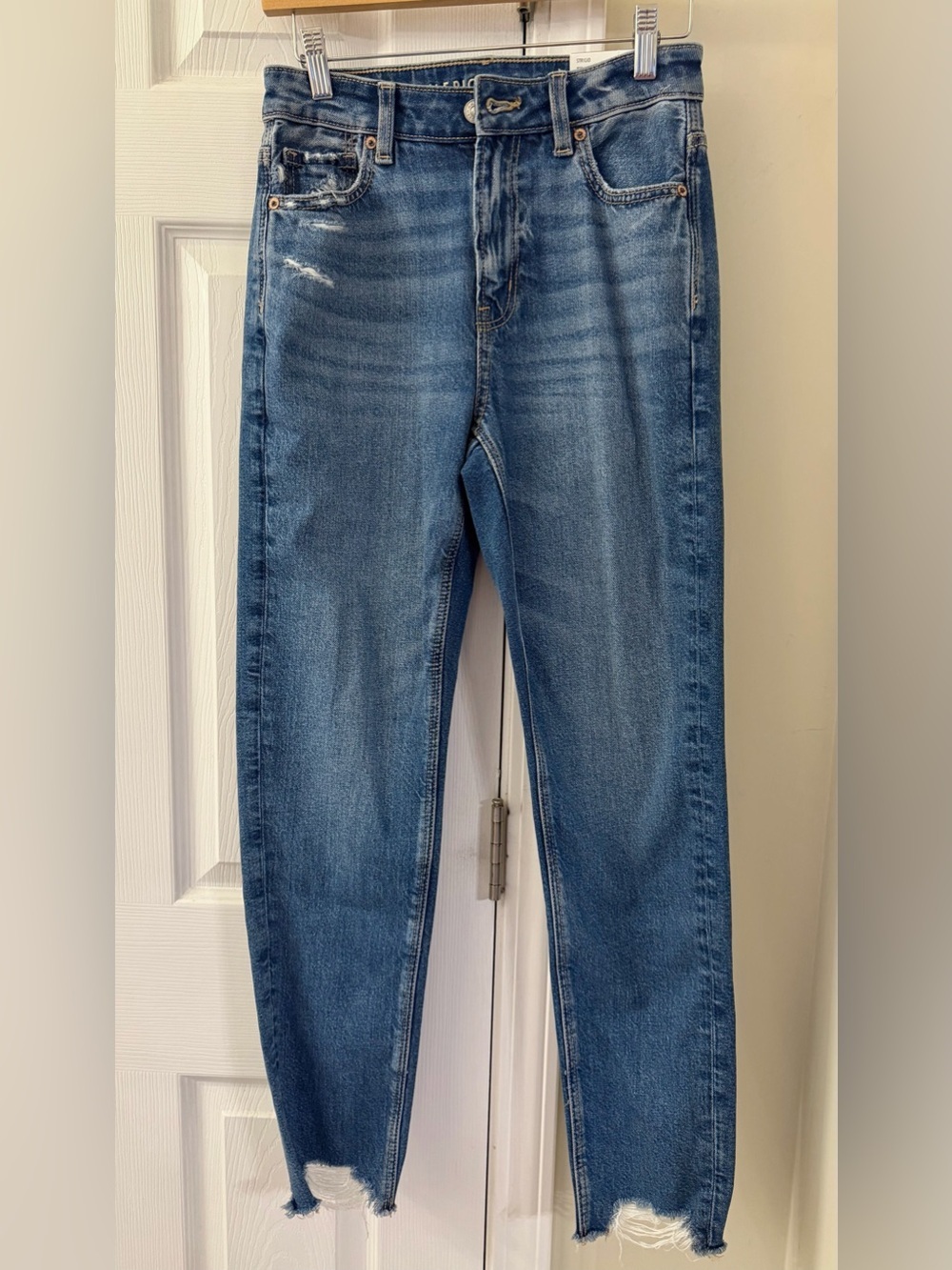 NWT American Eagle Strigid Mom Super High Rise Jeans